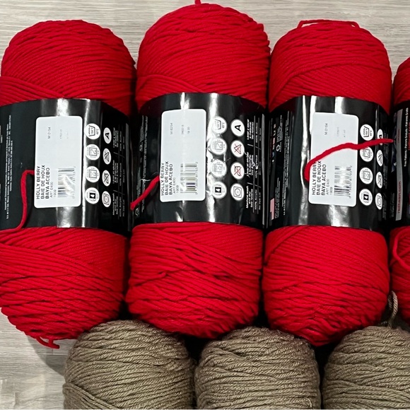 NWT Set of 7 Skeins Red Heart With Love Yarn (4 Red & 3 Taupe) Medium Weight 4 - Picture 6 of 16